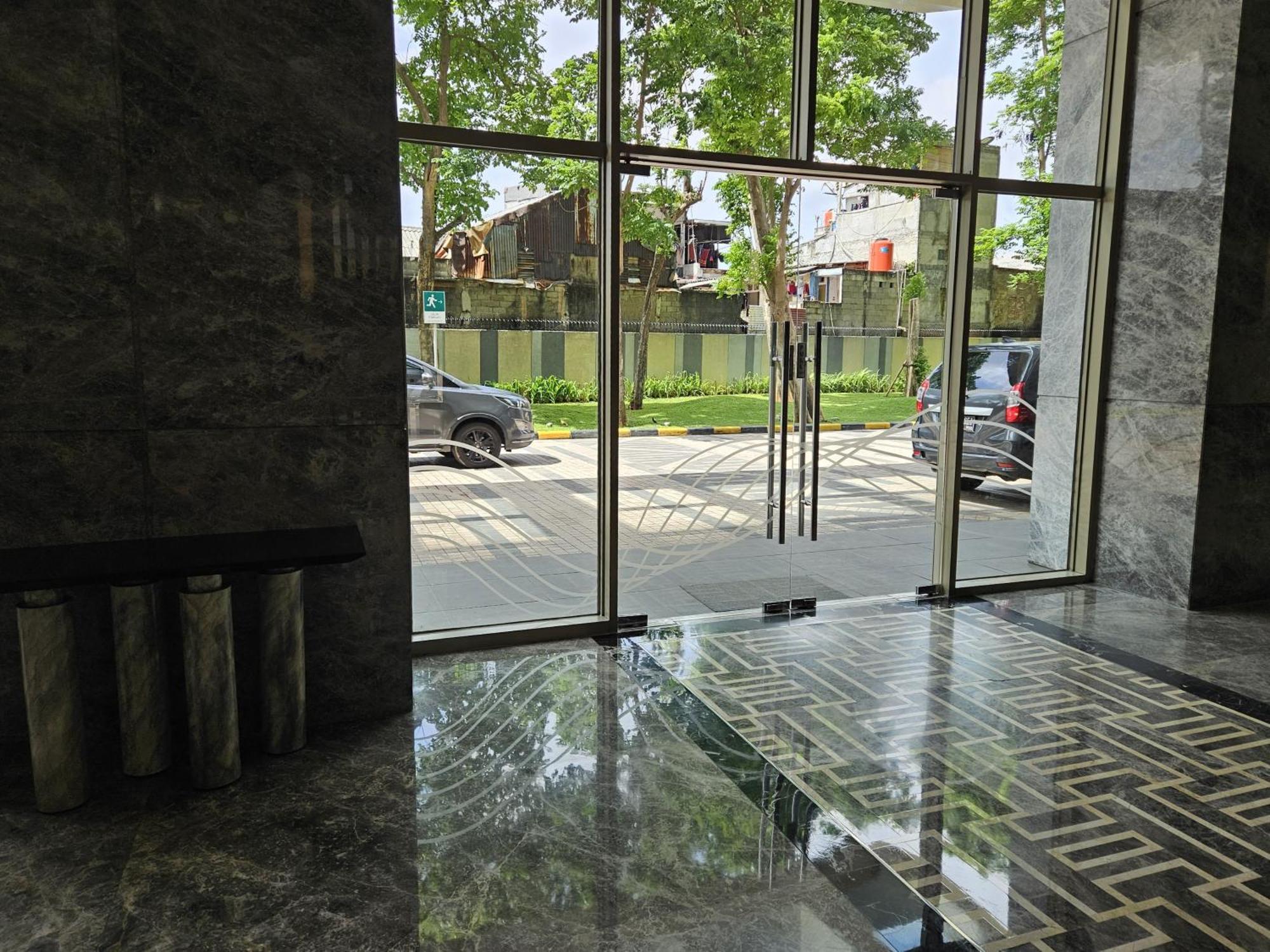 3Br Flat In Taman Anggrek Residence 자카르타 외부 사진